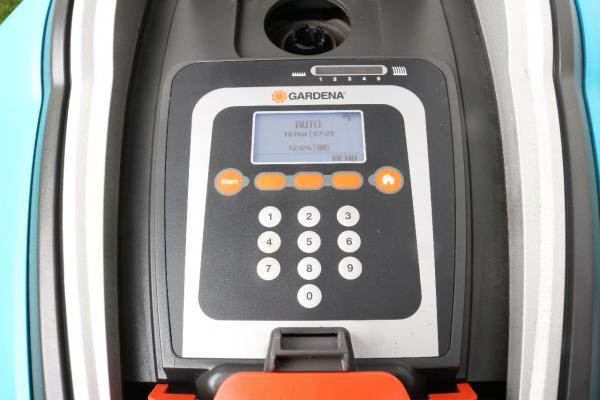 Gardena R40Li mit 1242 Betriebsstunden Rasenroboter